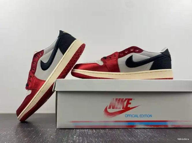 Rep TBkick OG Low 1 x Room Trophy Away Air Jordan FN0432-100 0622